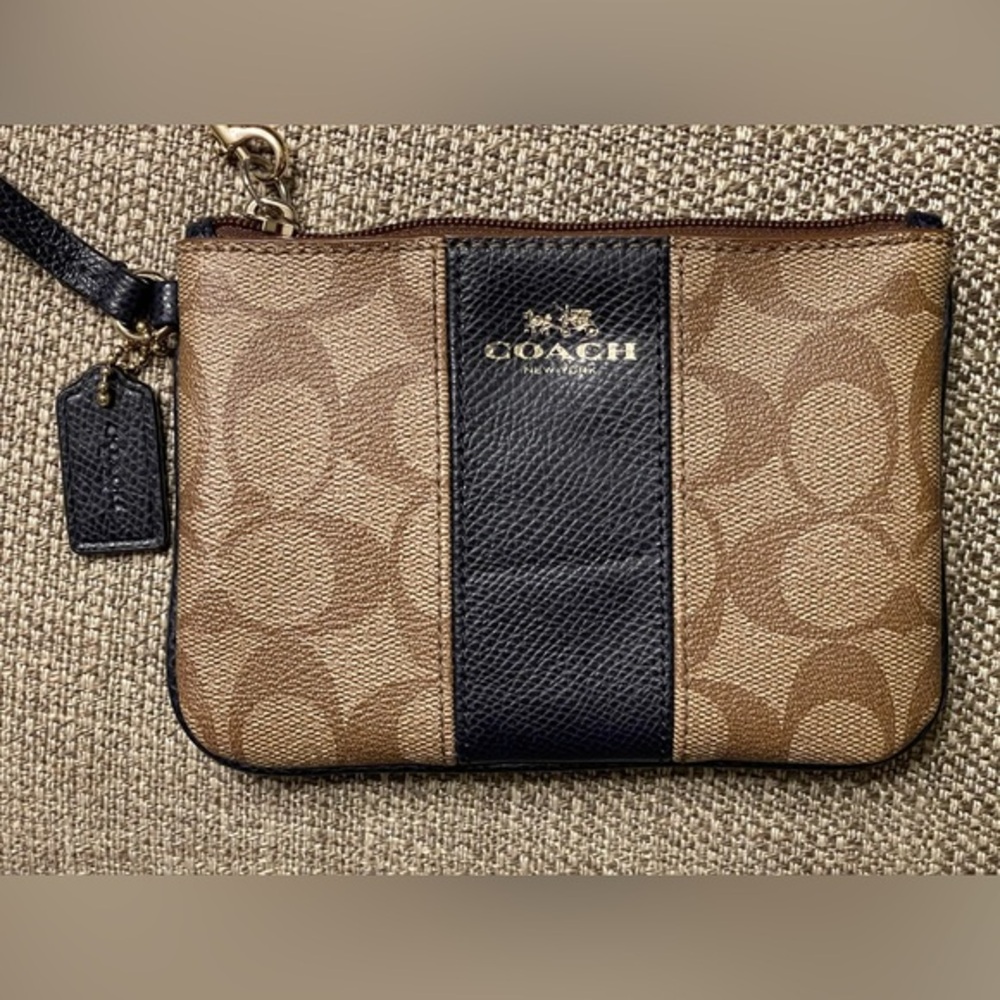 Coach Corner Zip Wristlet In Signature Canvas In Khaki/Black - Picture 2 of 9